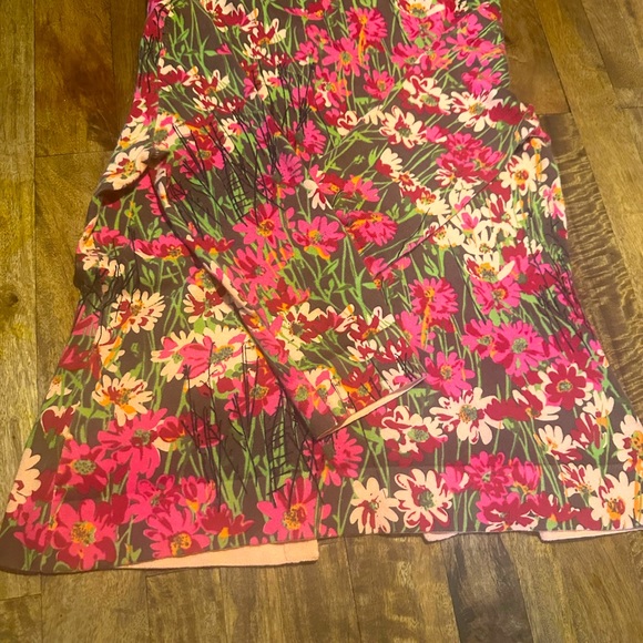 Cardigan Floral print perfect for fall/spring size medium ;fits like a small** - Picture 5 of 6